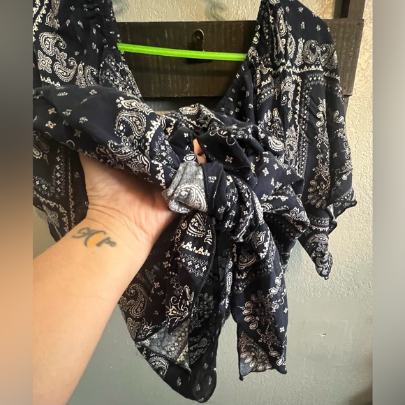 SHEIN Off the Shoulder Front Tie Top - Picture 5 of 6